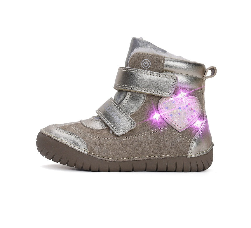 D.D.Step ghete fete imblanite cu LED 25-30 Cream cu inimioara