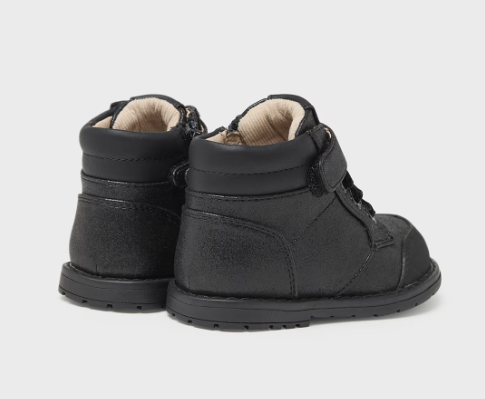  Negru