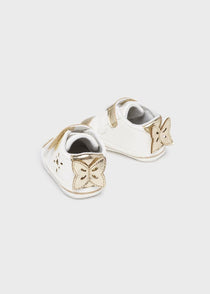  Off-white cu fluturas